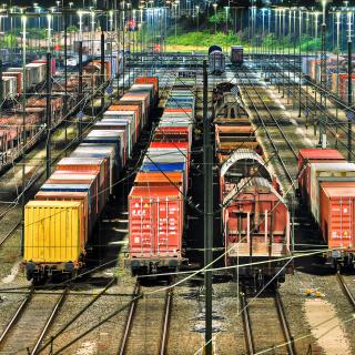 Rangierbahnhof mit Güterzügen (Symbolbild)
