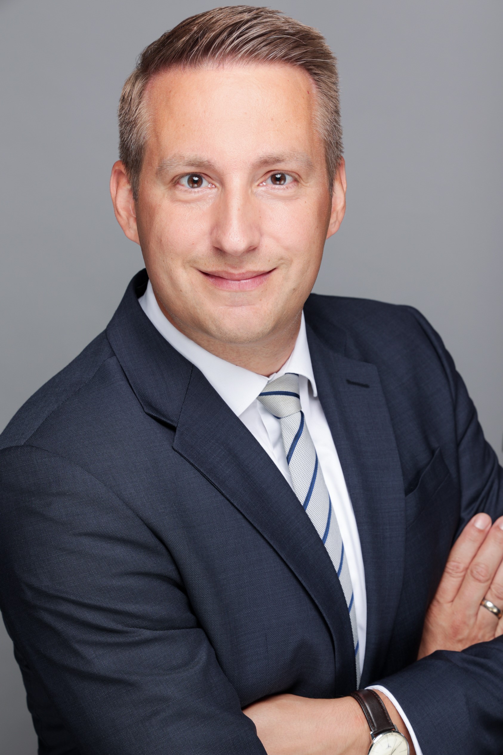 Portraitaufnahme des Regierungspräsidenten Thomas Schürmann