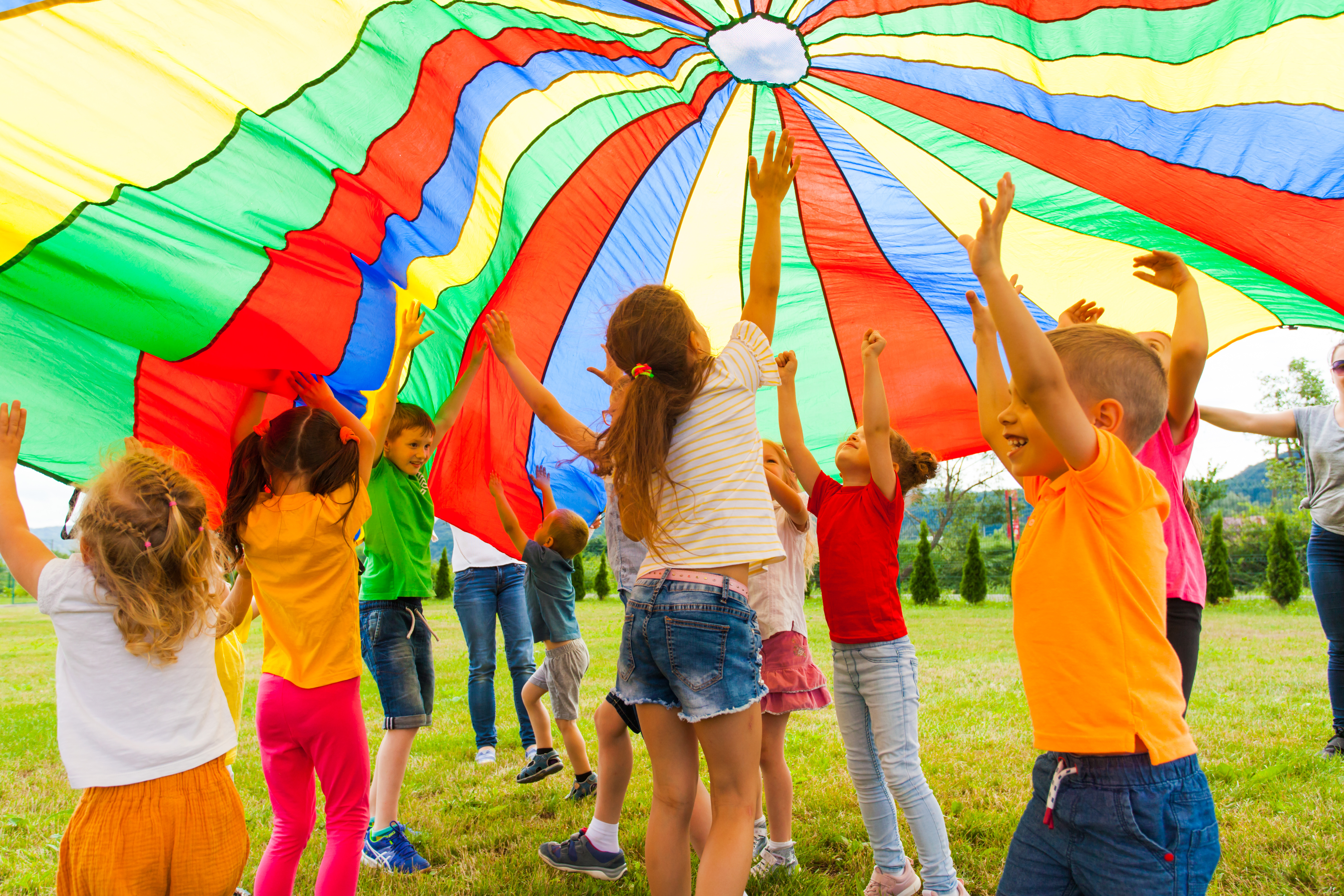 Spielende Kinder (Symbolbild)