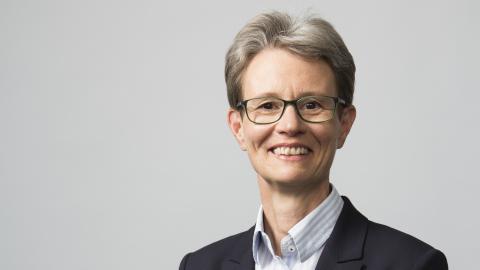 Portraitaufnahme der Abteilungsleiterin Dr. Angela Küster