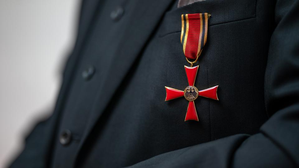 Bundesverdienstkreuz am Bande