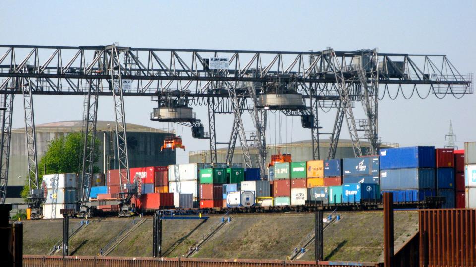 Container im Hafen (Symbolbild)