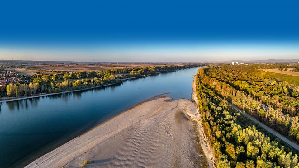  Rhein bei Niedrigwasser (Symbolbild)