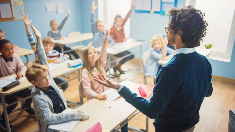 Lehrer im Klassenzimmer