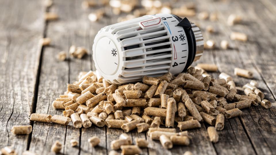 Heizen mit Holzpellets, Heizöl und Flüssiggas (Symbolbild)