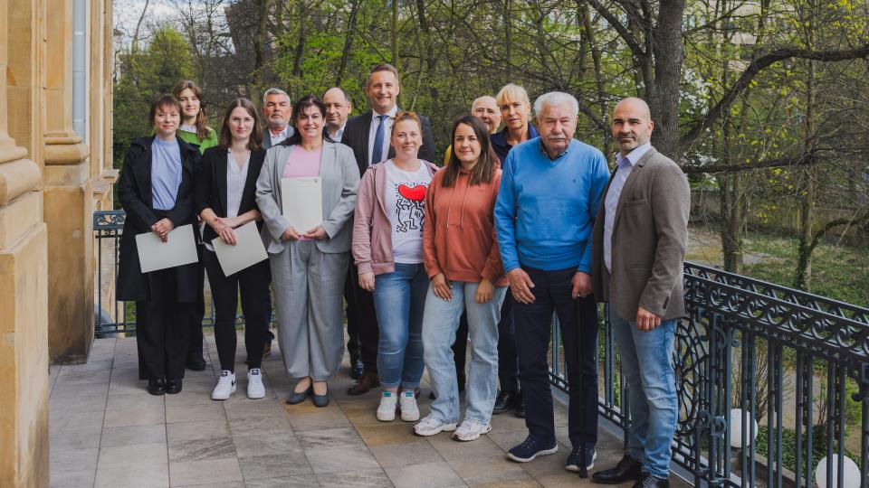 Regierungspräsident Thomas Schürmann übergab 13 Belobigungen des Landes Nordrhein-Westfalen.