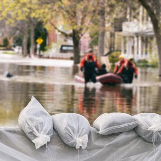 Sandsäcke zum Schutz vor Hochwasser (Symbolbild)