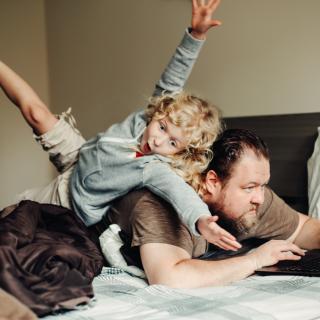 Vereinbarkeit von Familie und Beruf (Symbolbild)