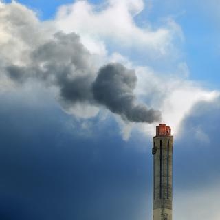 Rauchgas aus Industrieschlot (Symbolbild)