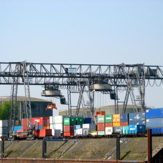 Container im Hafen (Symbolbild)