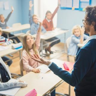 Lehrer im Klassenzimmer