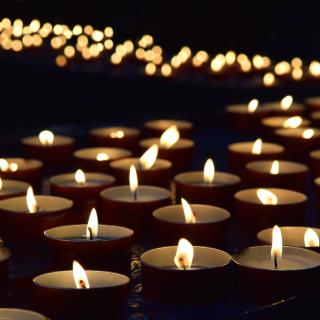Brennende Kerzen (Symbolbild)