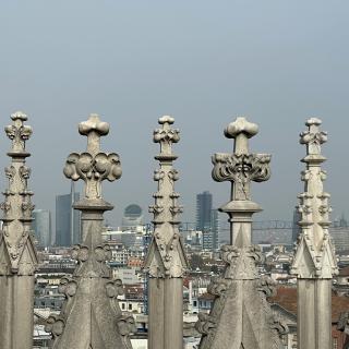 Blick vom Mailänder Dom über die Dächer der Stadt