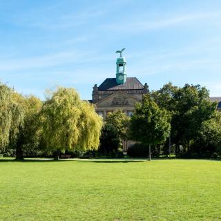 Hauptgebäude der Bezirksregierung Düsseldorf an der Cecilienallee